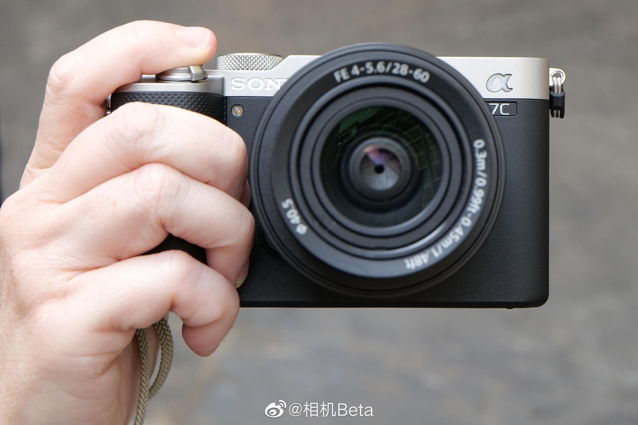 索尼全新a7c 全画幅微单相机上手图,这个取景器总觉得有点别扭__财经