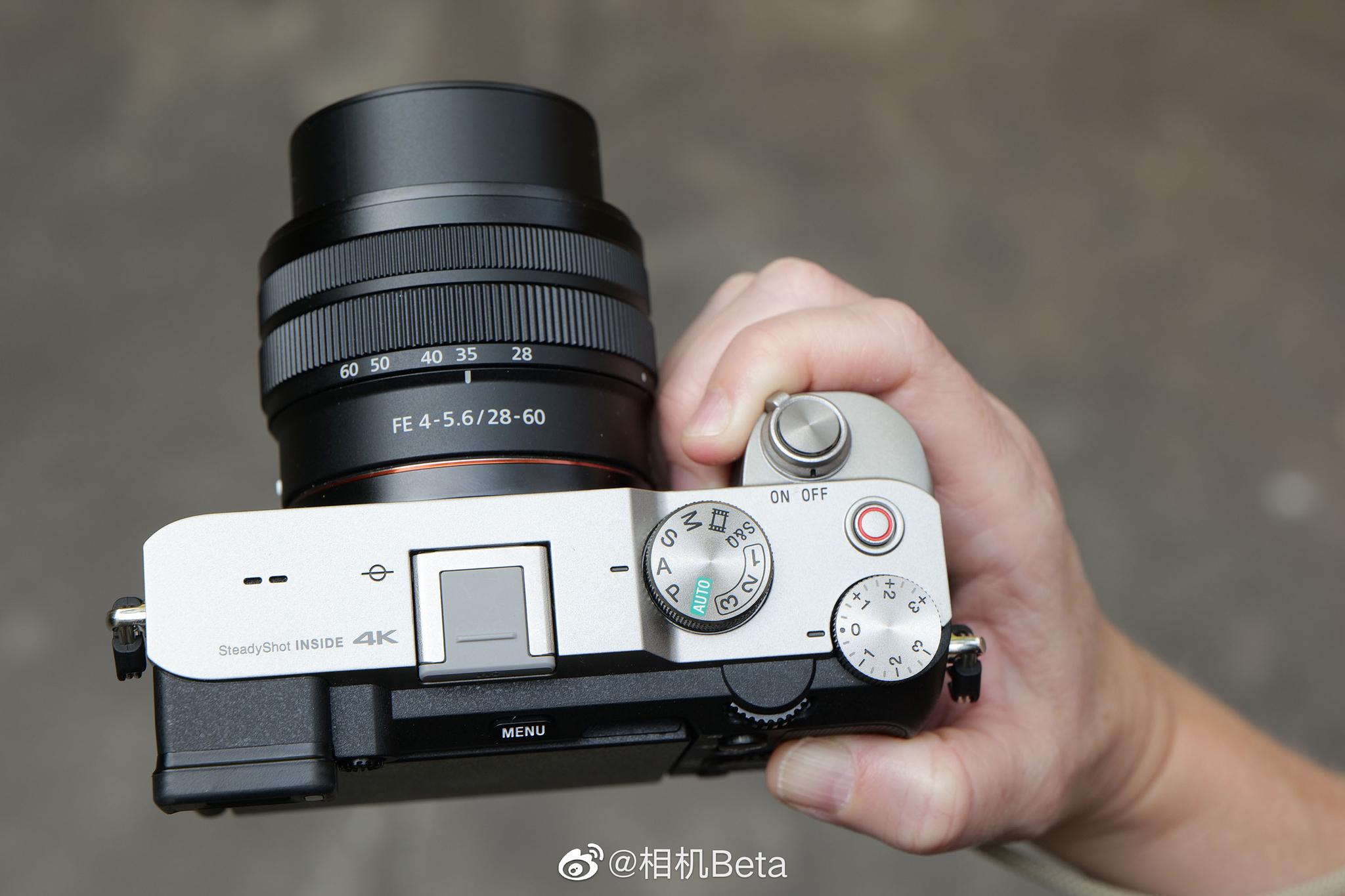 索尼全新a7c 全画幅微单相机上手图,这个取景器总觉得有点别扭__财经