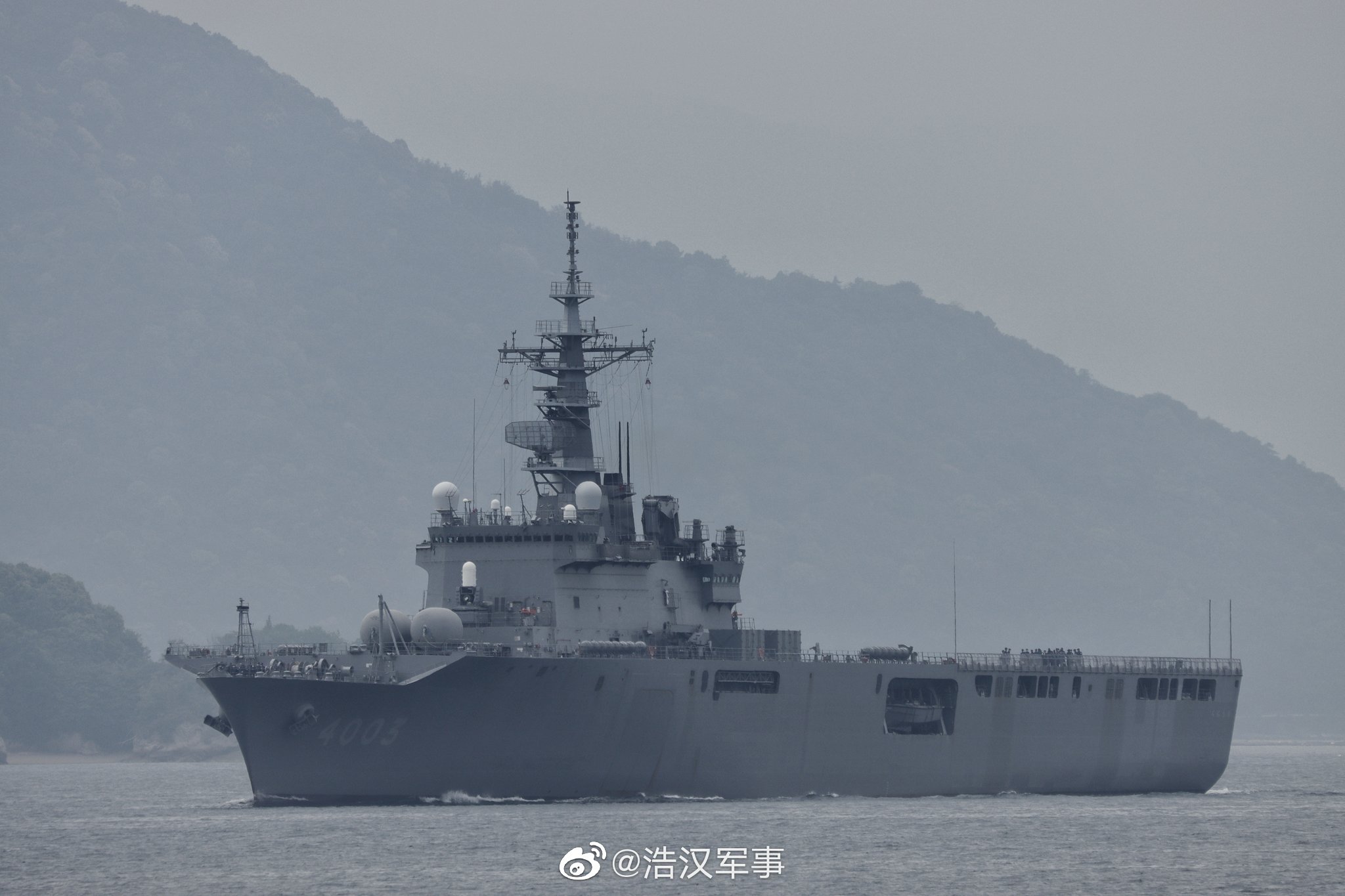 驶回吴港的日本海上自卫队大隅级运输舰“国东”号__财经头条