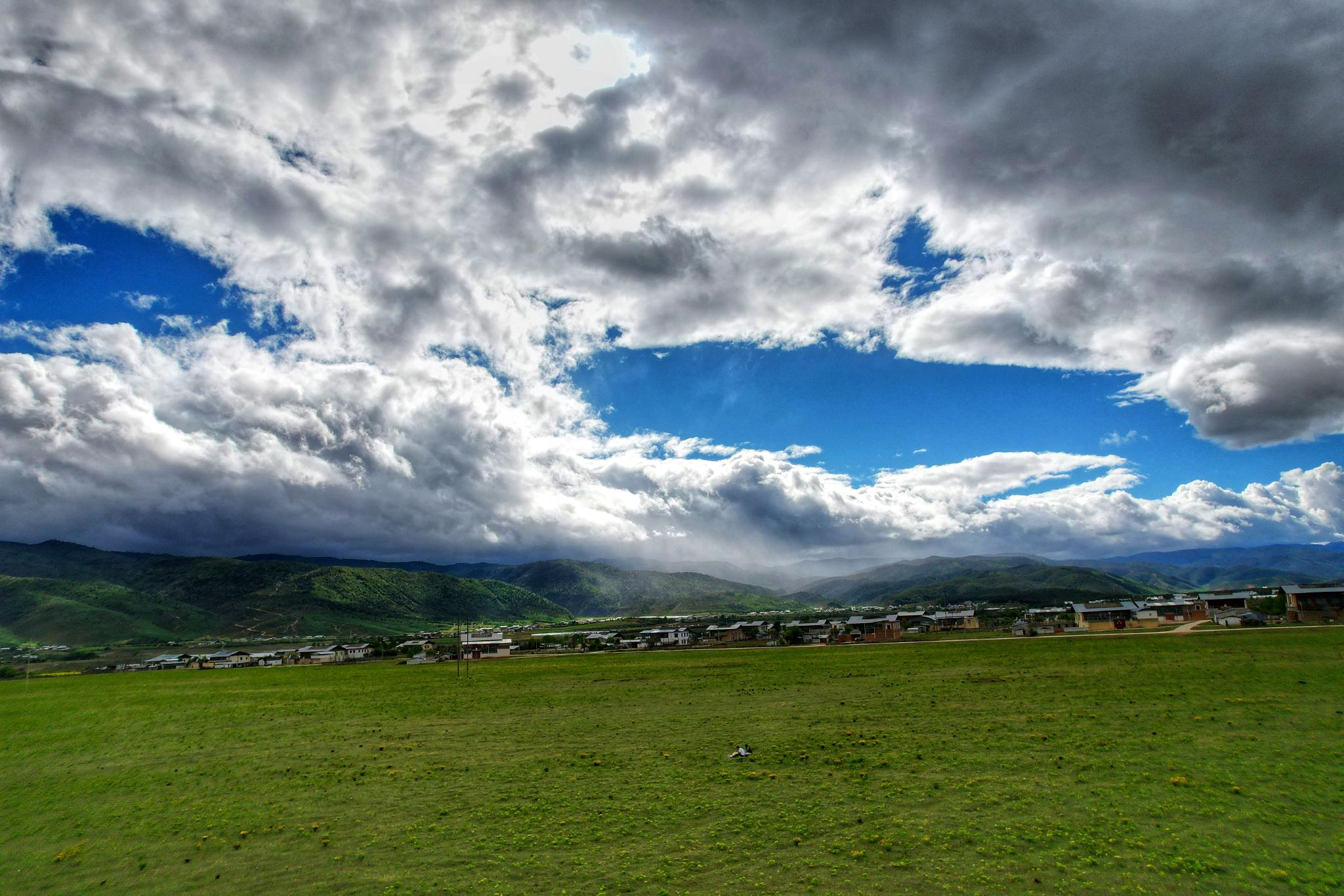 这是昨天下午航拍的香格里拉小中甸