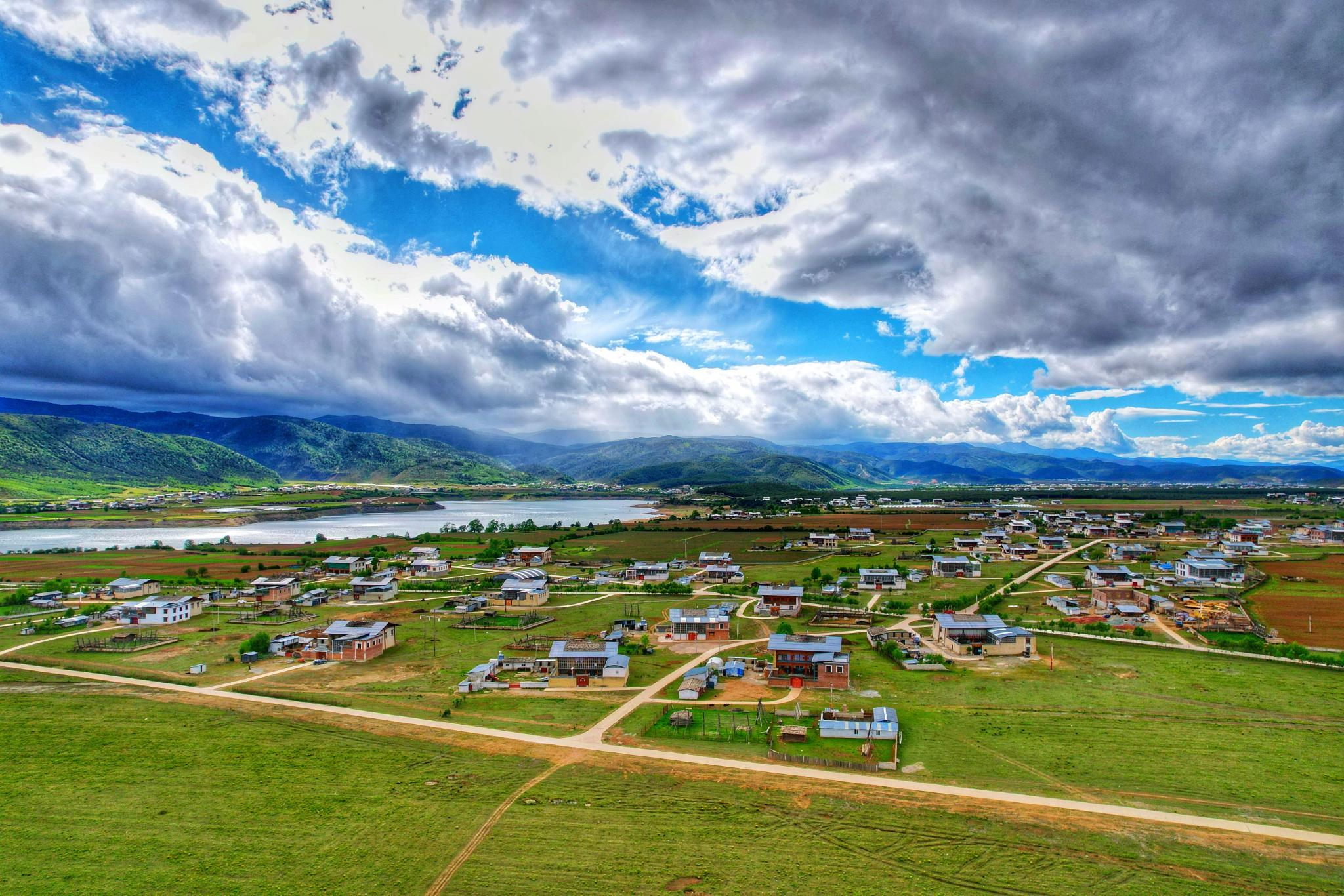 这是昨天下午航拍的香格里拉小中甸