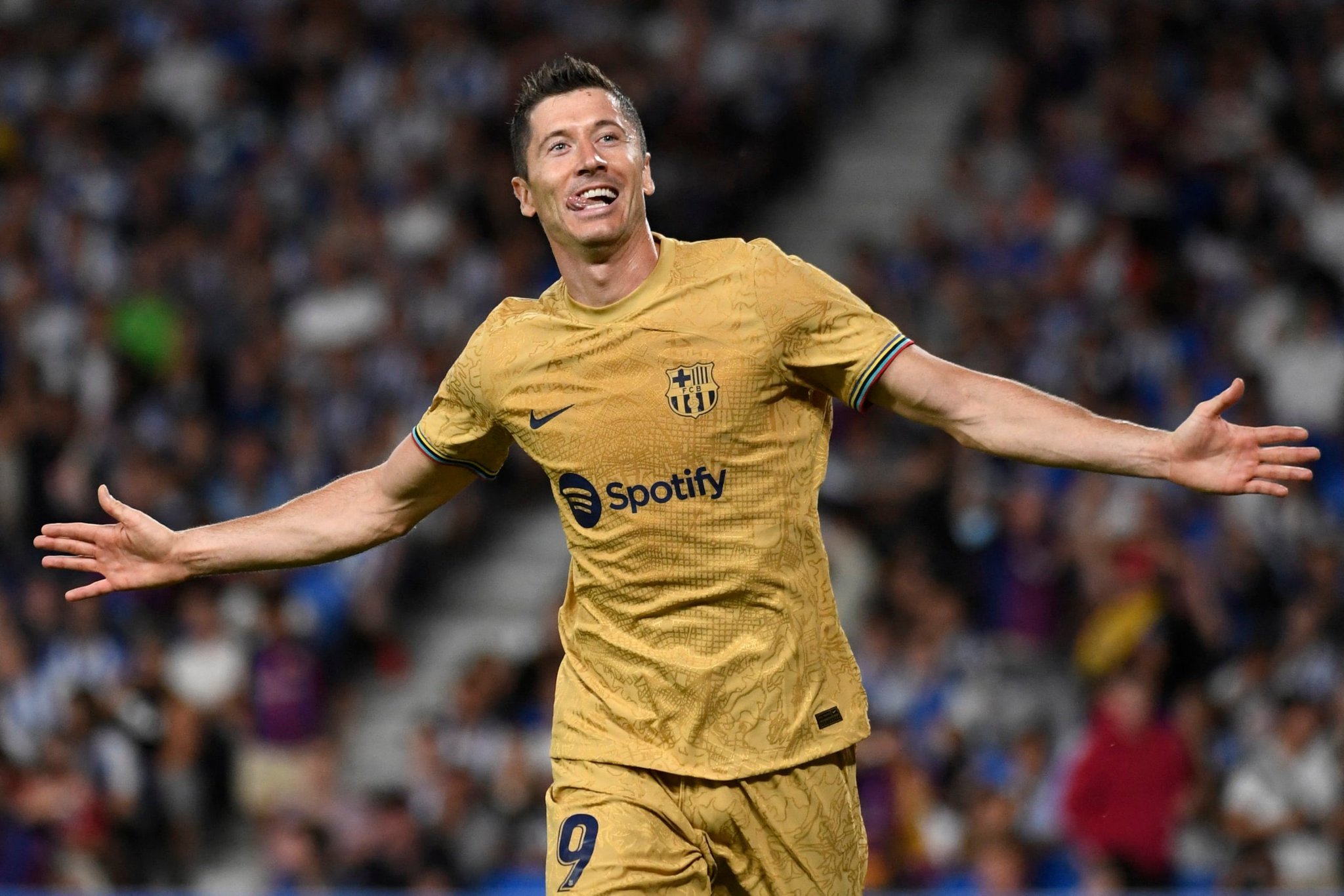 莱万在巴萨__财经头条