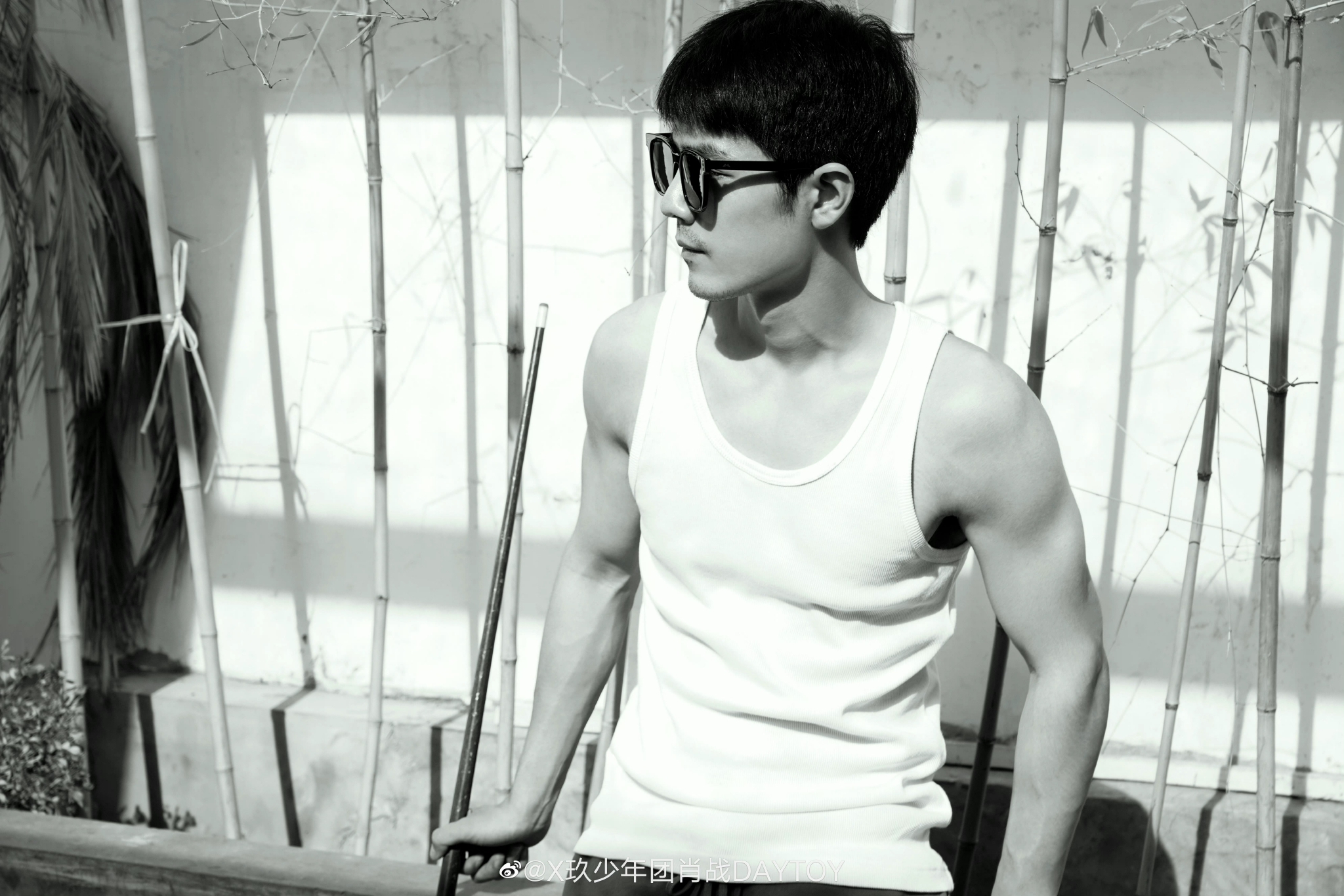 肖战肌肉,哥你也露个腹肌__财经头条