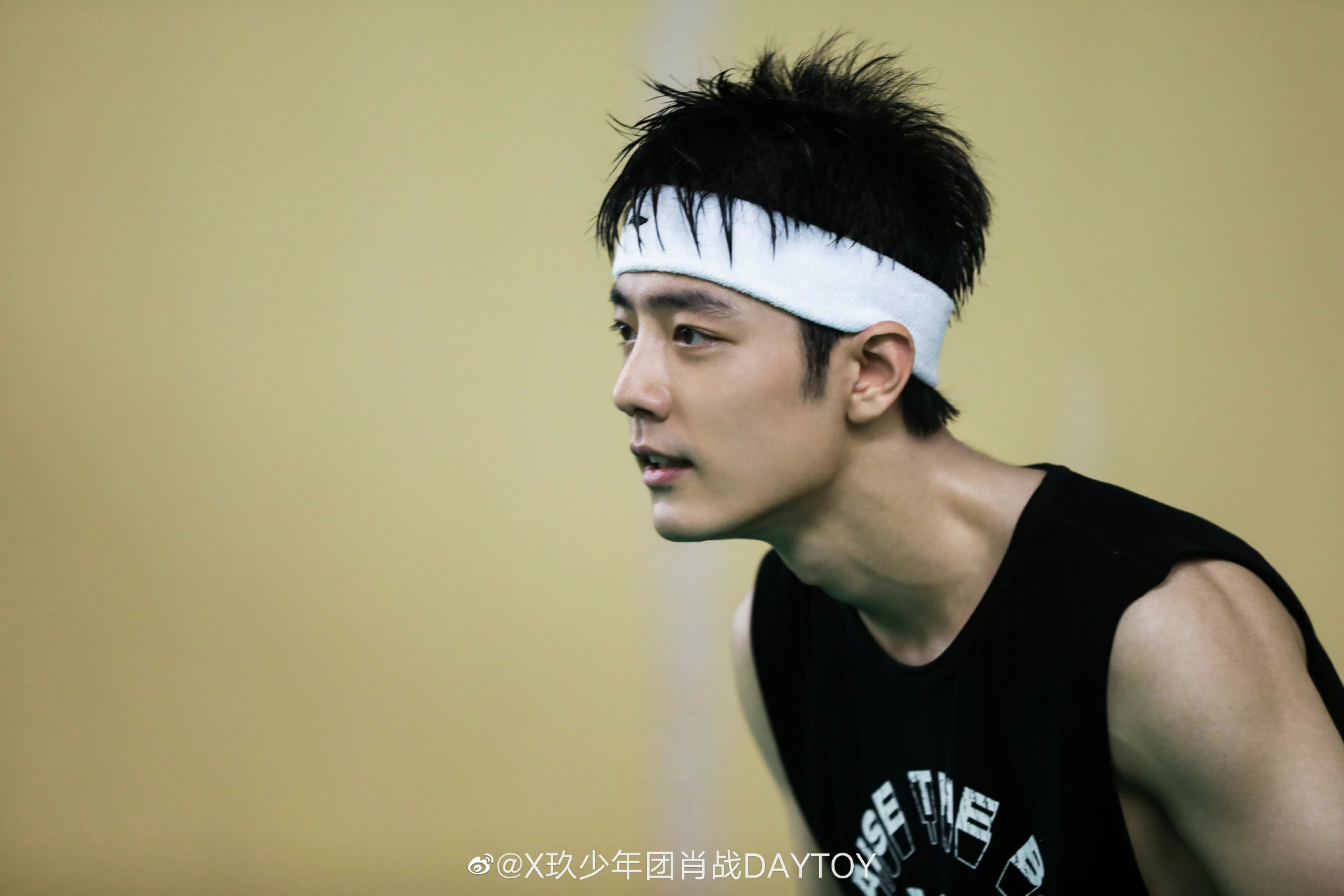 肖战肌肉,哥你也露个腹肌__财经头条