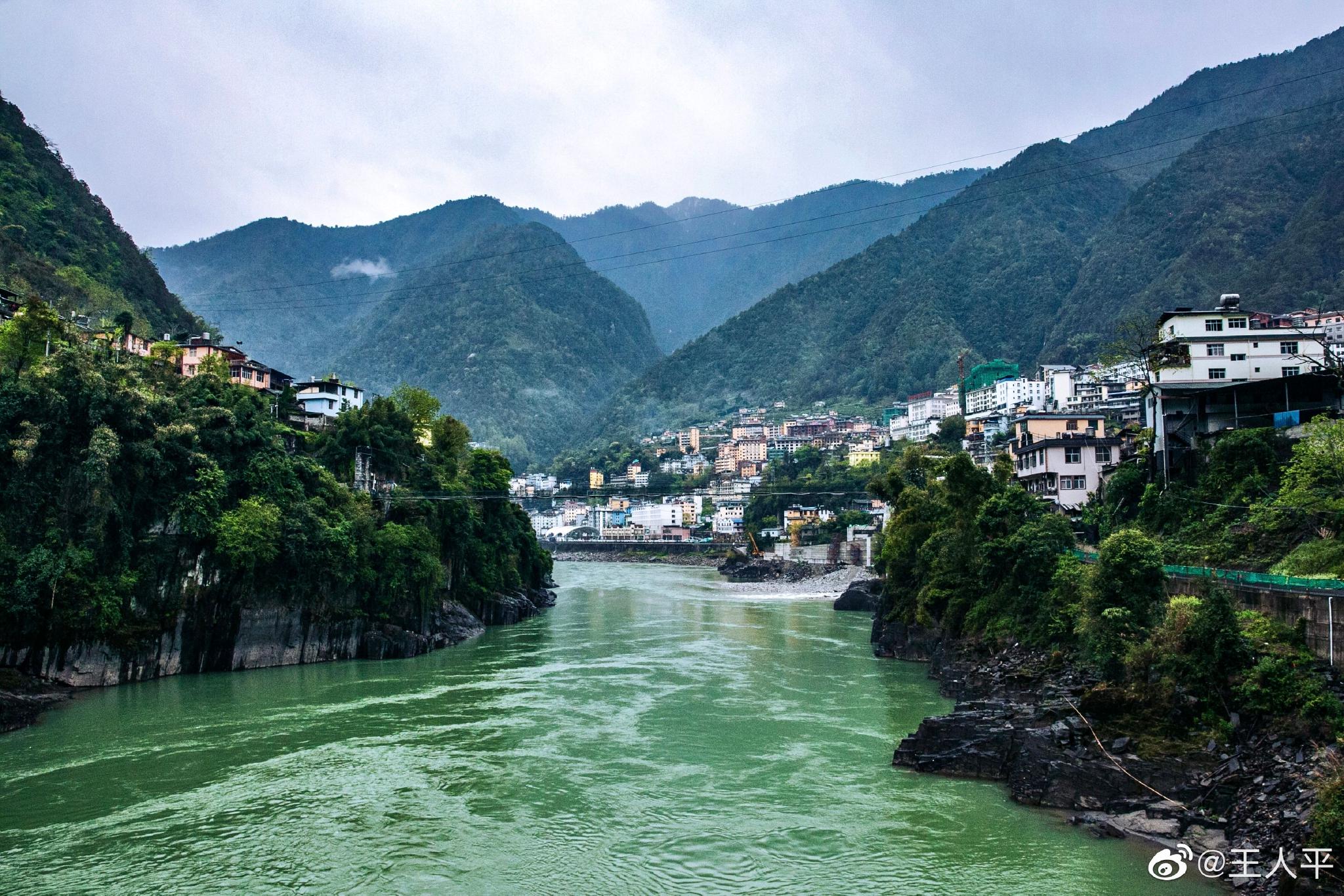 贡山独龙族怒族自治县，地处滇西北怒江大峡谷北段，有三江明珠……