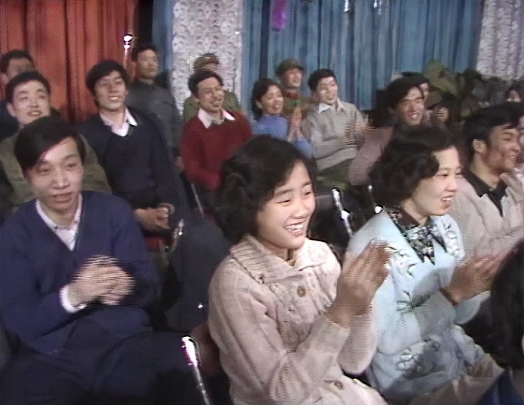 1983年第一届春晚,各行泰斗的盛大聚会,节目丰富且教育意义浓厚
