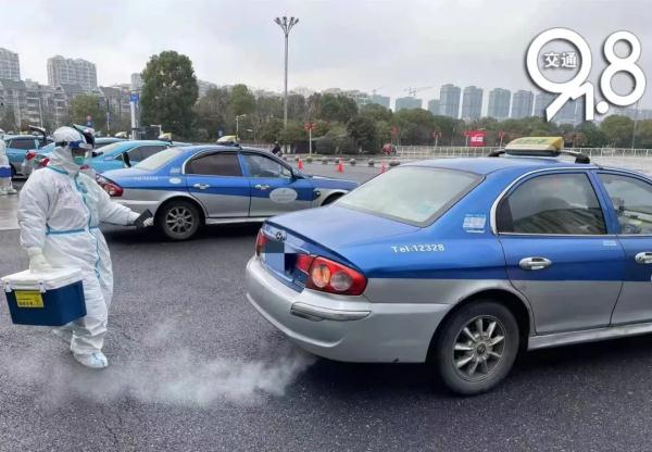 凌晨，杭州一男子突然接到电话：“立即前往核酸采样点！”休闲区蓝鸢梦想 - Www.slyday.coM