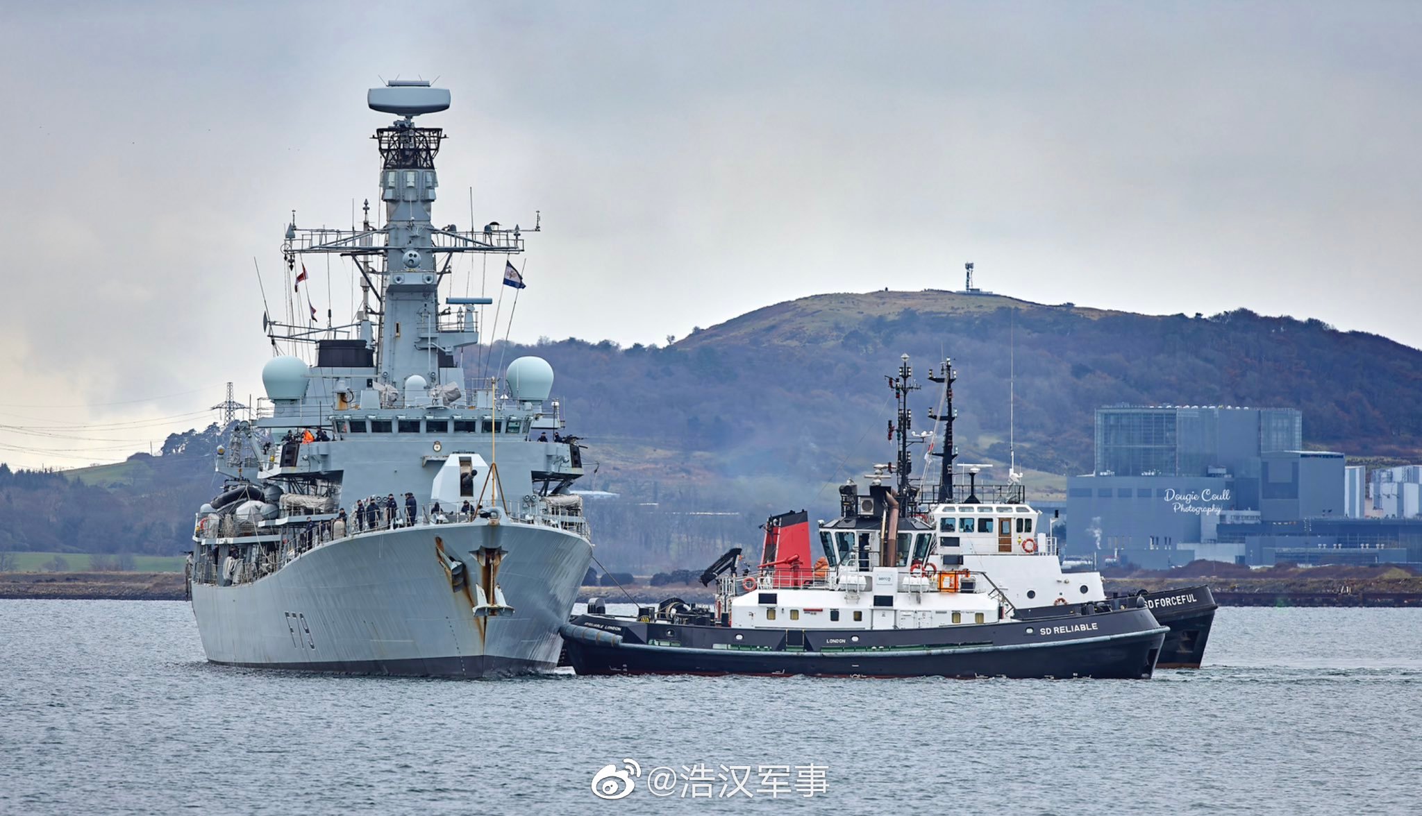 英国海军23型护卫舰波特兰号今早抵达费尔利