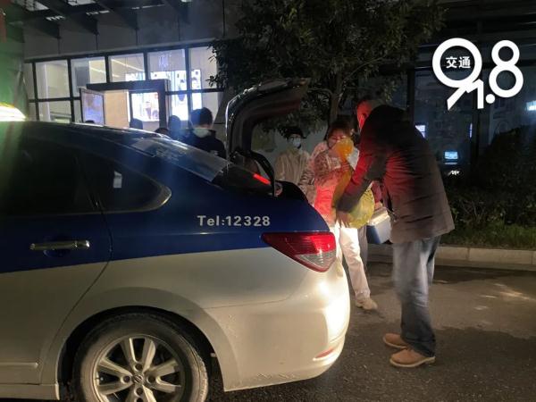 凌晨，杭州一男子突然接到电话：“立即前往核酸采样点！”休闲区蓝鸢梦想 - Www.slyday.coM