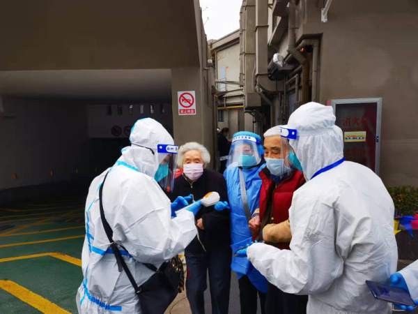 疫情中的上海，武康大楼下一支特殊的“车队”休闲区蓝鸢梦想 - Www.slyday.coM