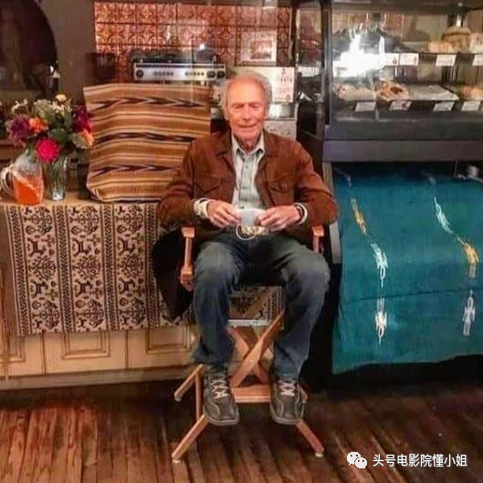 好莱坞传奇，91岁生日快乐！90岁仍在自导自演，新片又演牛仔休闲区蓝鸢梦想 - Www.slyday.coM