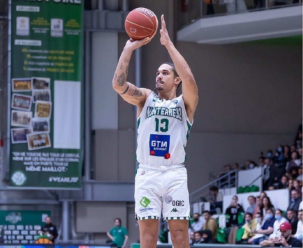 值得关注的是,目前北京首钢已经对于小巴里-布朗使用了优先续约权,但