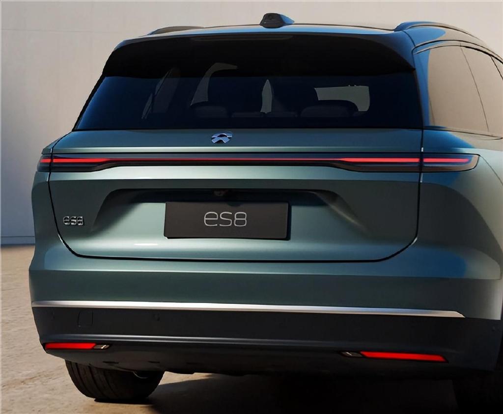 在2022 nio day上,全新一代蔚来es8正式发布并公布售价,其中普通版es8