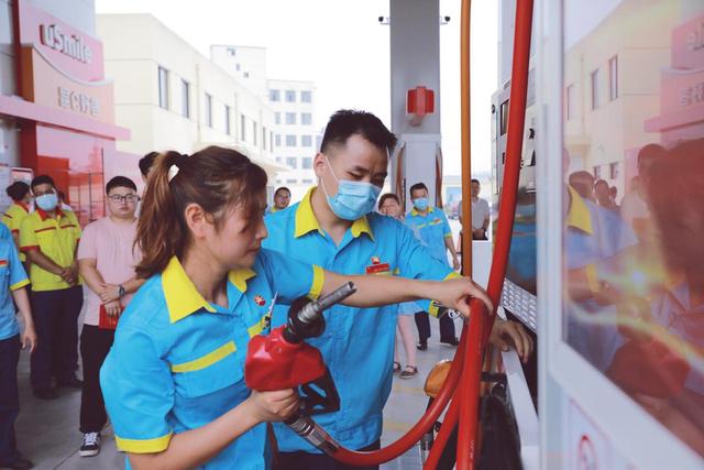 加油跳枪会少给油？70升油箱可以加出75升油？休闲区蓝鸢梦想 - Www.slyday.coM