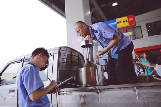 加油跳枪会少给油？70升油箱可以加出75升油？休闲区蓝鸢梦想 - Www.slyday.coM