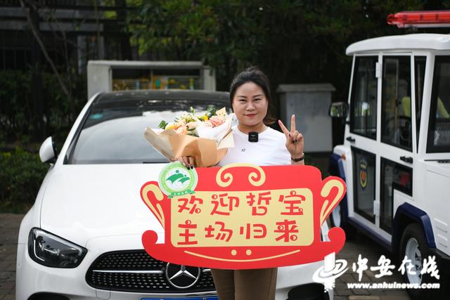 「高考影像」难忘！记录考场外那些温馨瞬间休闲区蓝鸢梦想 - Www.slyday.coM