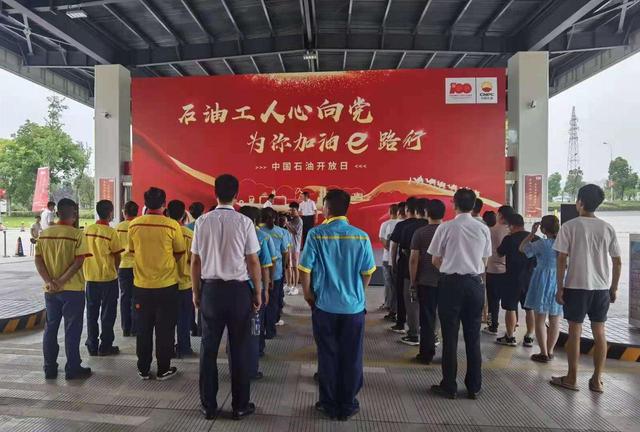 加油跳枪会少给油？70升油箱可以加出75升油？休闲区蓝鸢梦想 - Www.slyday.coM