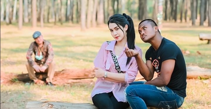 要结婚了泰拳王播求晒出与美女甜蜜合照粉丝我爱上嫂子了