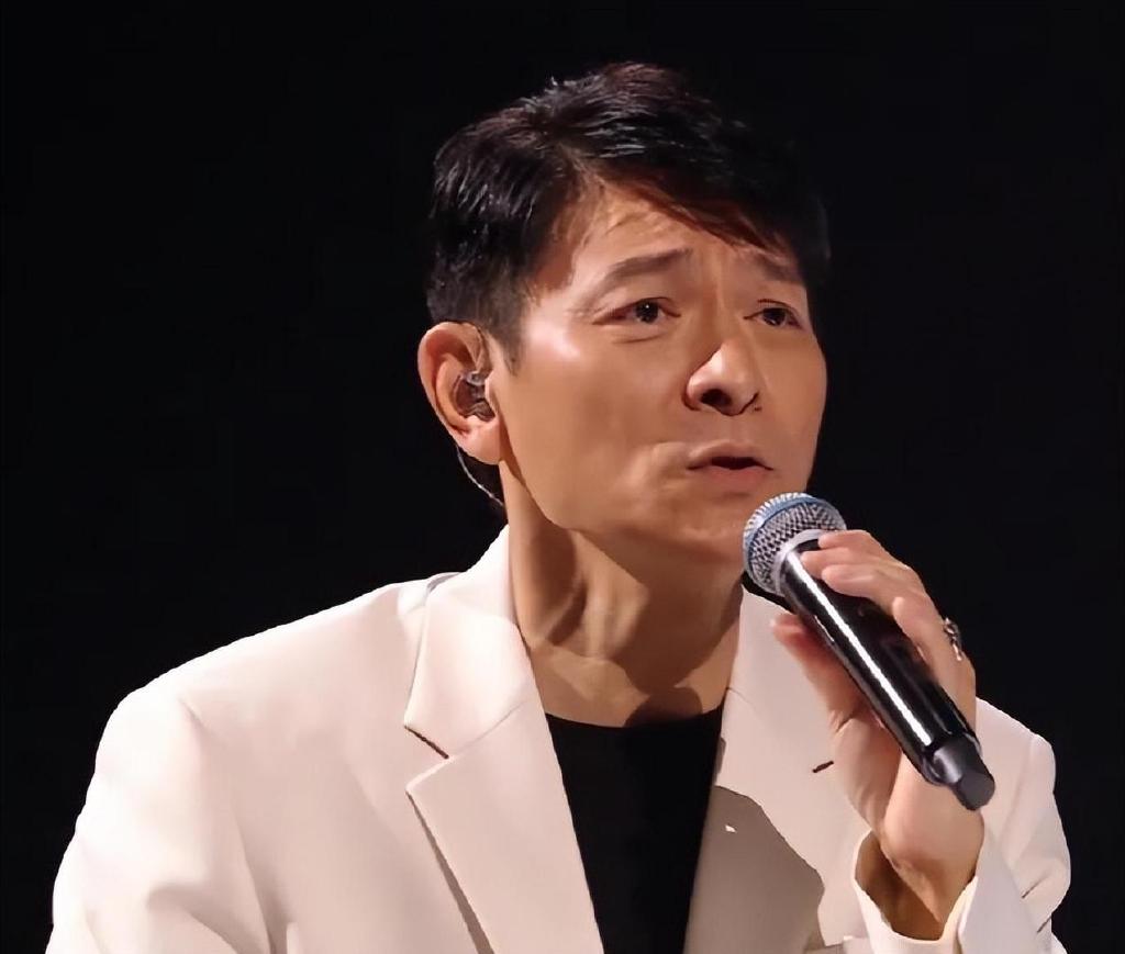 这场破纪录的刘德华在线演唱会，解开了一个娱乐圈未解之谜|刘德华|华仔|演唱会_新浪新闻