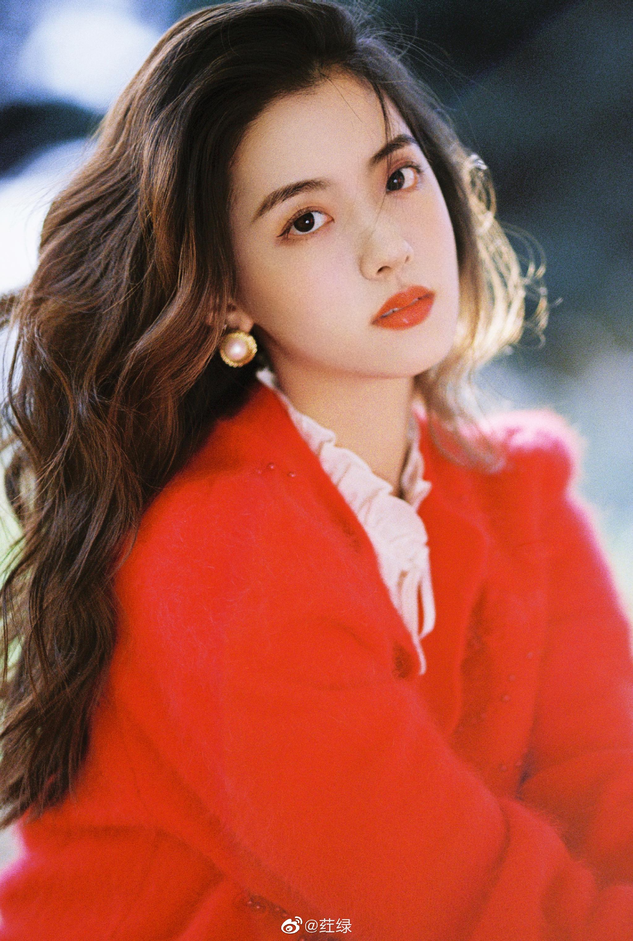 一整个被温柔住 @荭绿 x|何子怡_新浪新闻