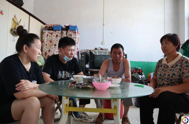 13岁女孩突患血癌危在旦夕,后妈不离不弃,称:没有她家就不完整休闲区蓝鸢梦想 - Www.slyday.coM 13岁女孩突患血癌危在旦夕,后妈不离不弃,称:没有她家就不完整休闲区蓝鸢梦想 - Www.slyday.coM