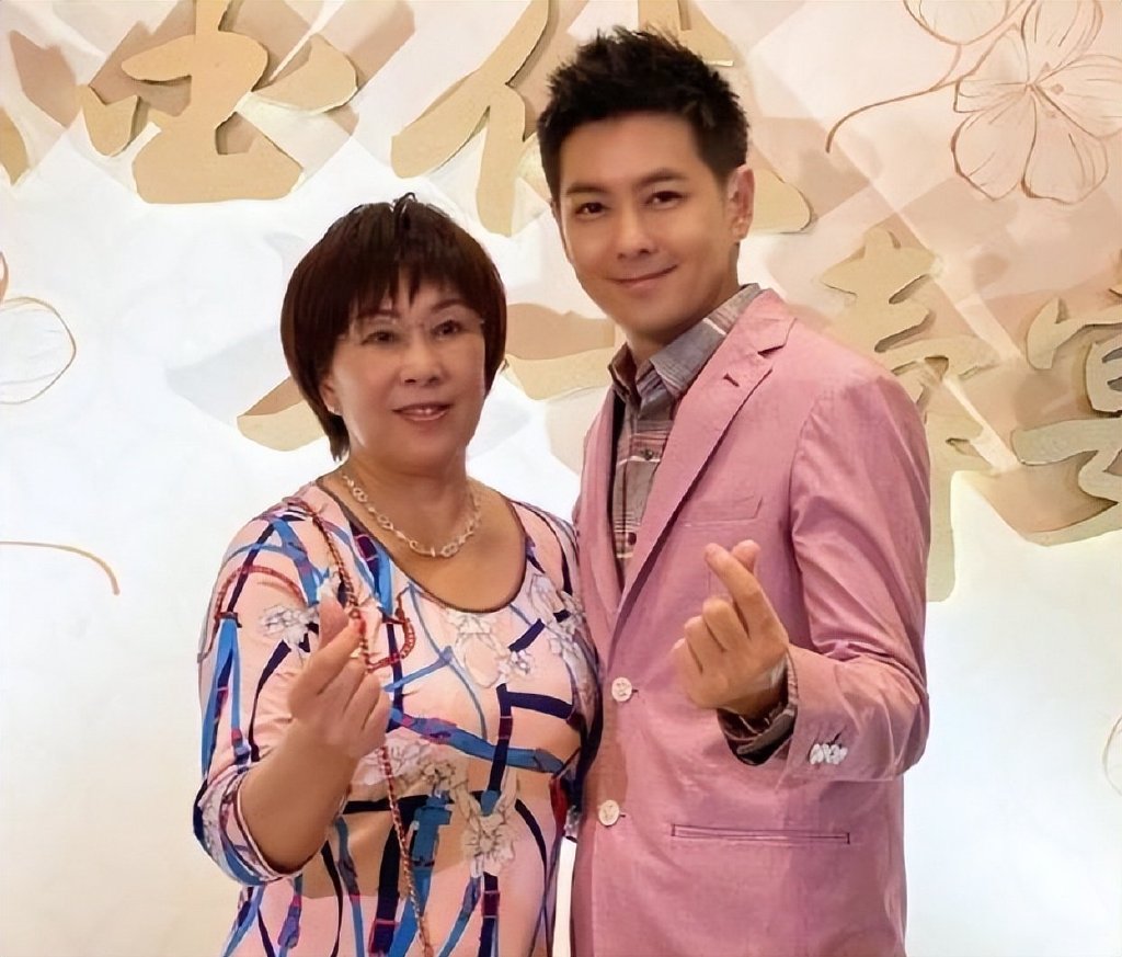 林志颖后援会送“救命恩人”物资:每位施救者都有份,大家很开心休闲区蓝鸢梦想 - Www.slyday.coM 林志颖后援会送“救命恩人”物资:每位施救者都有份,大家很开心休闲区蓝鸢梦想 - Www.slyday.coM