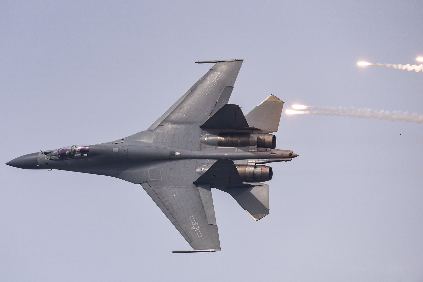 装备规模喜人,战力可堪大任,歼16正在大放异彩!