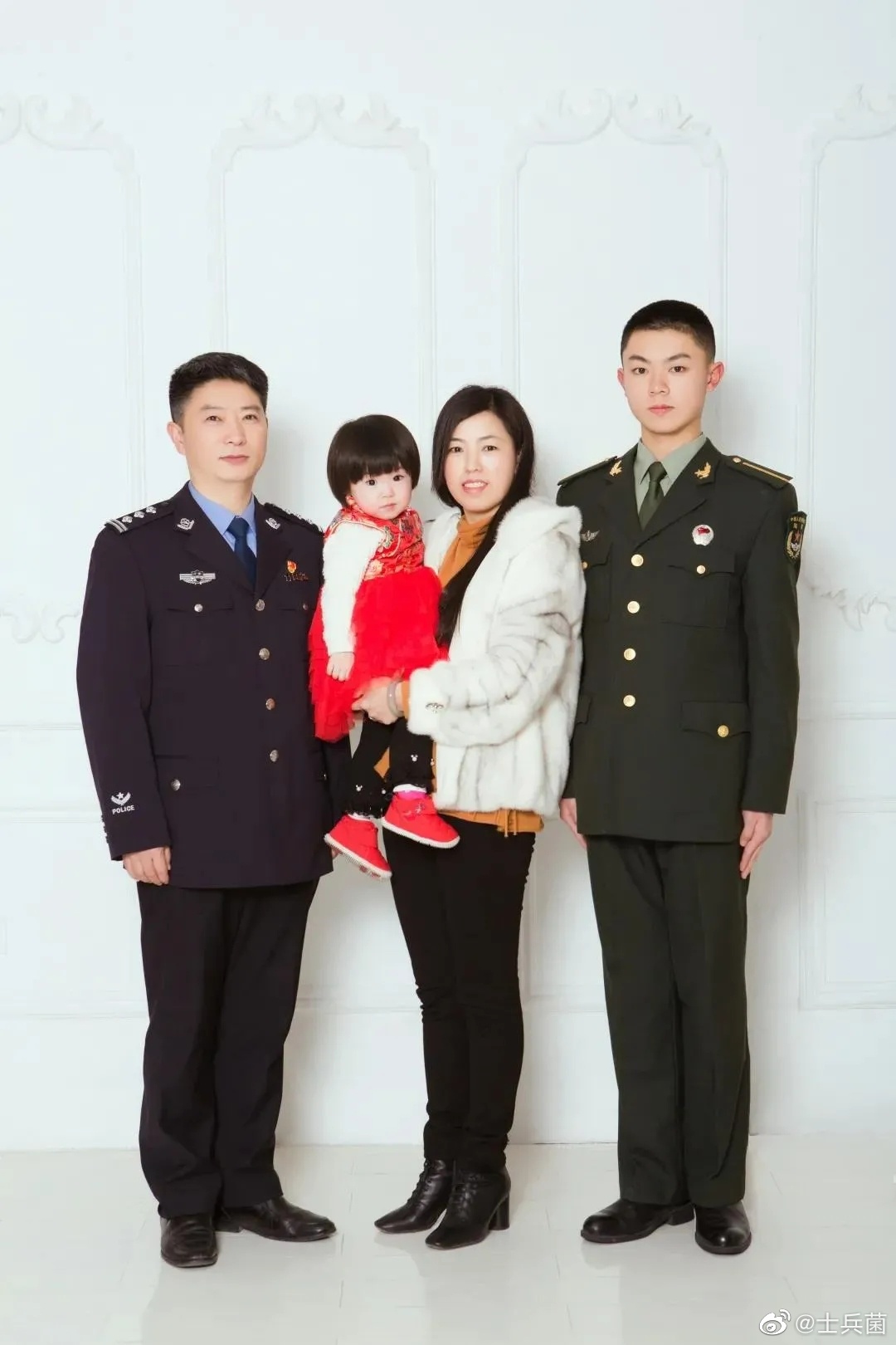 终于,有了穿军装的全家福!_高清图集_新浪网