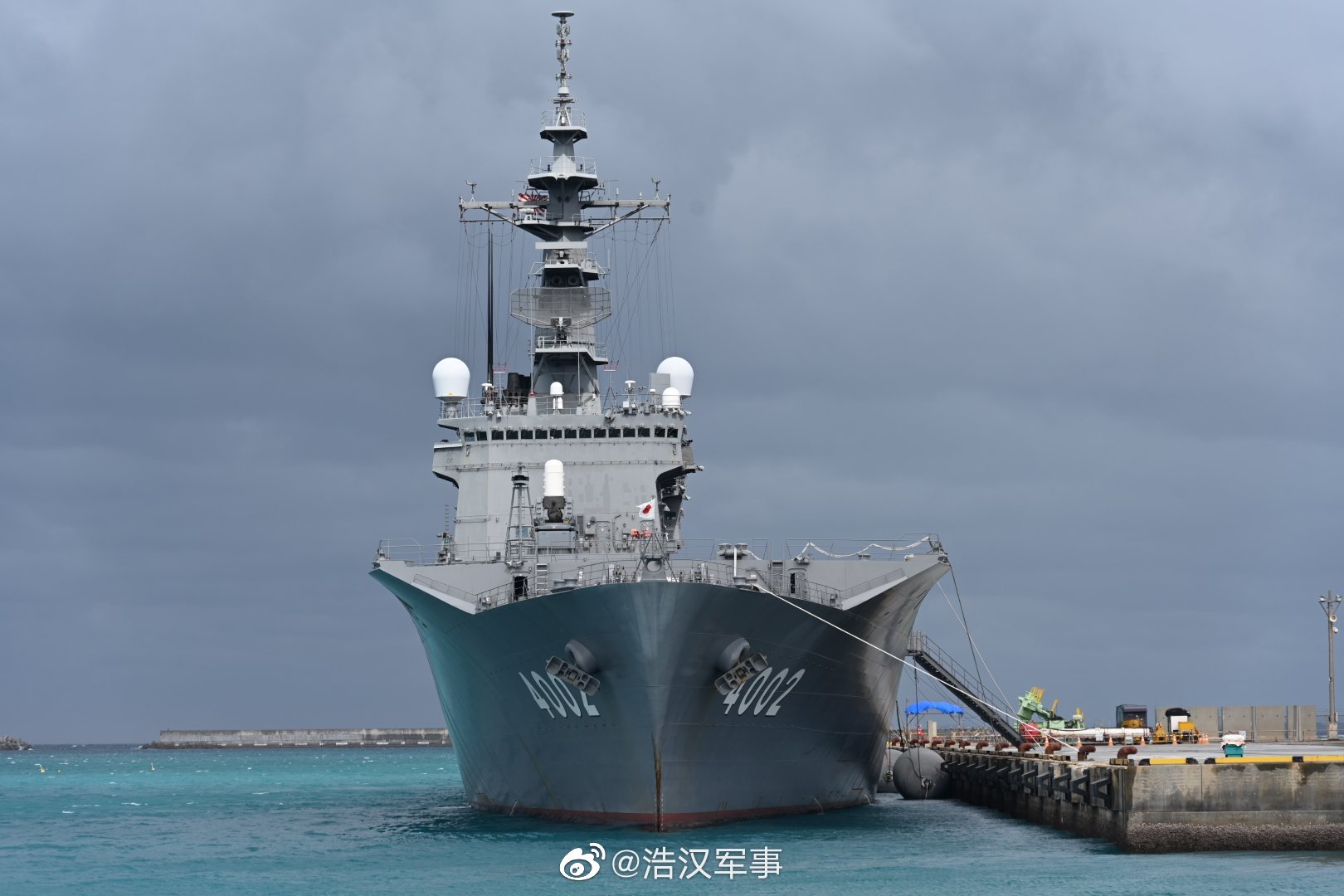 日海上自卫队"大隅"级坦克登陆舰"本部"号(4002)……_高清图集_新浪网