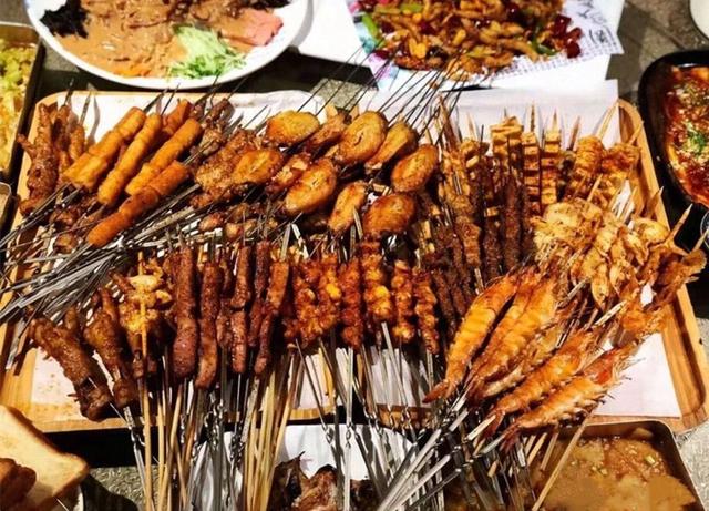 吃烧烤时,这4种肉大胆放心吃,烧烤摊无法造假,懂行人必吃