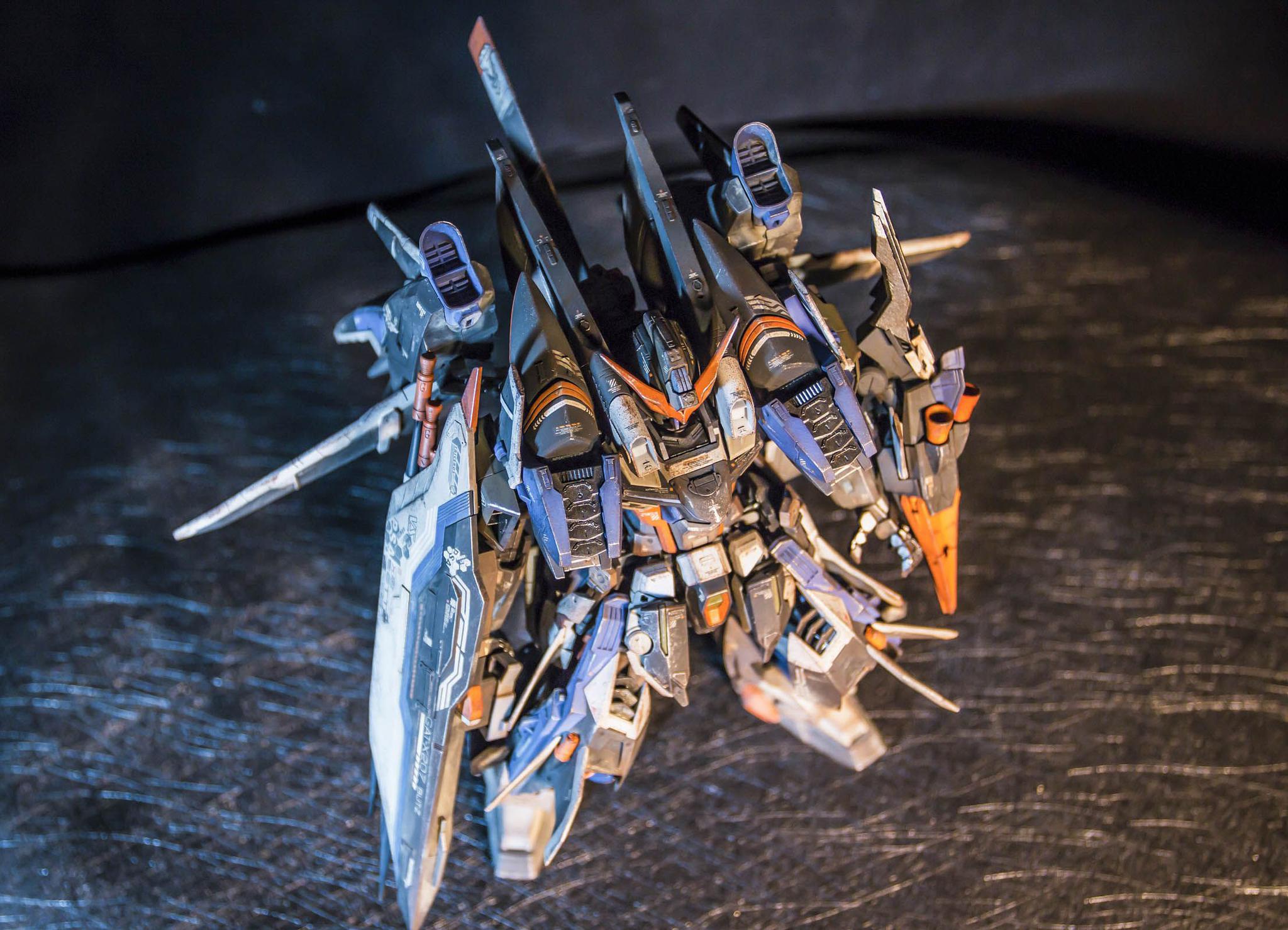 全装备搭载鬼祟迅雷高达模型