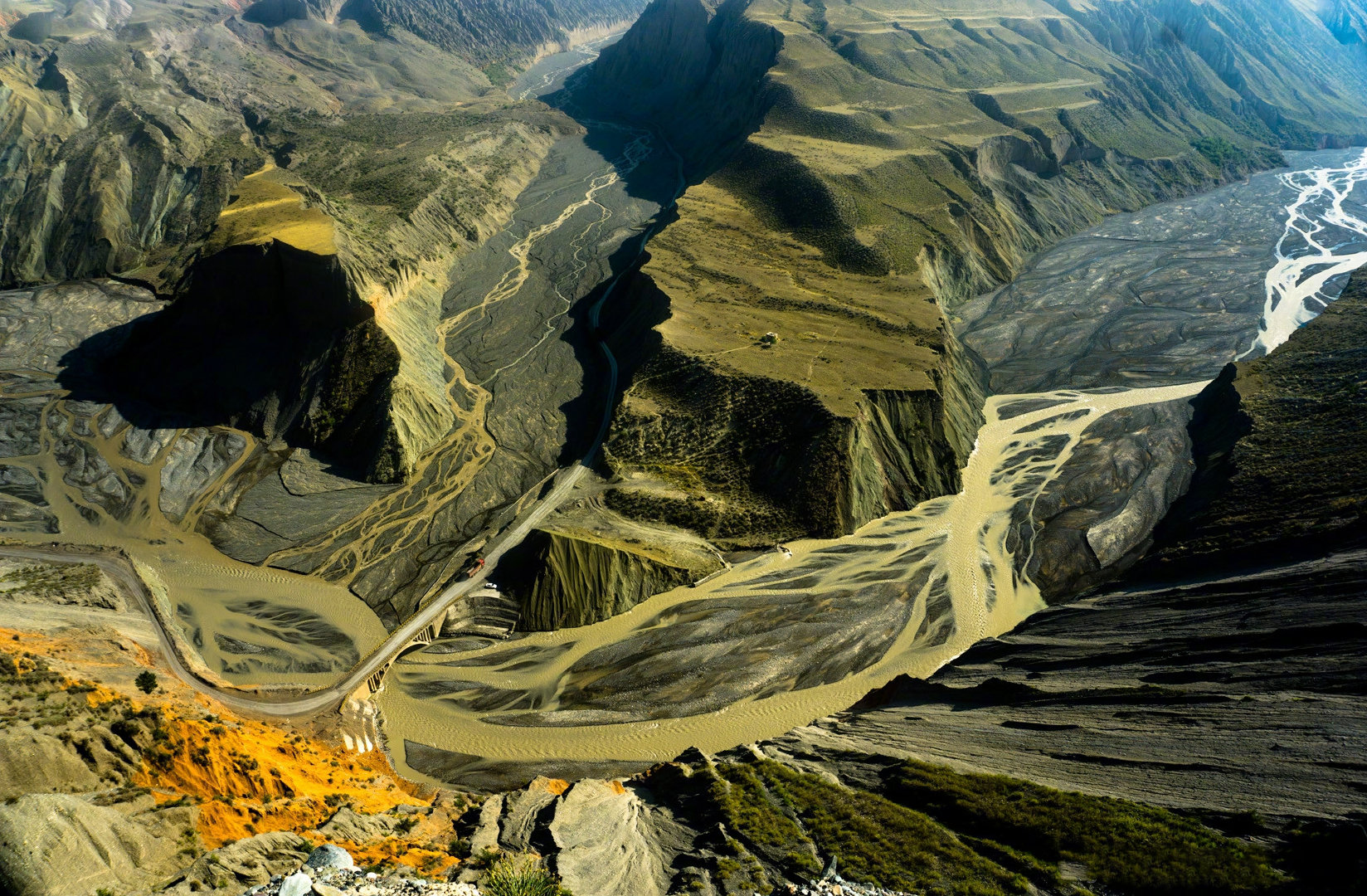 安集海大峡谷__财经头条