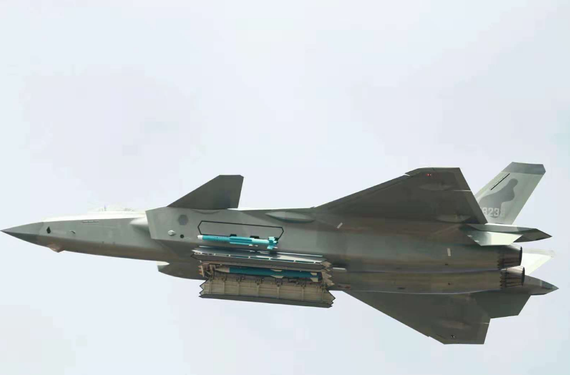 霹雳15e闪亮登场制导方式多样吸引外界对空空导弹射程探讨