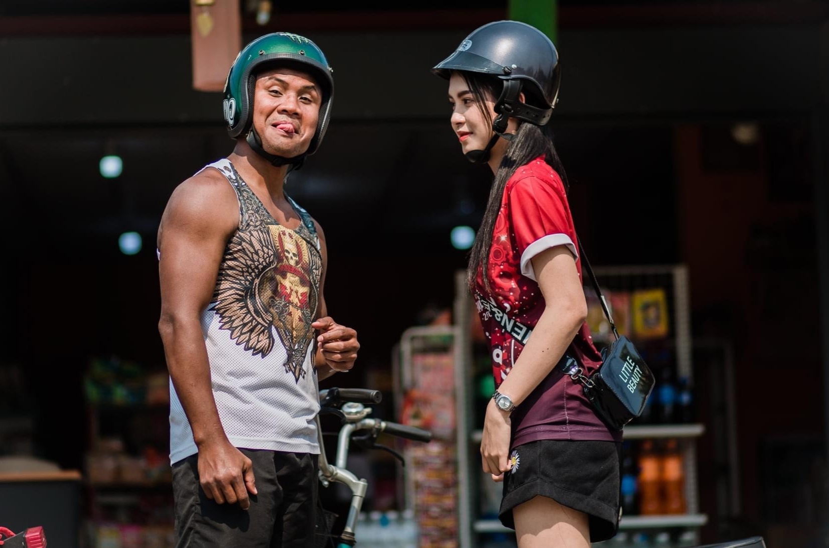 要结婚了泰拳王播求晒出与美女甜蜜合照粉丝我爱上嫂子了