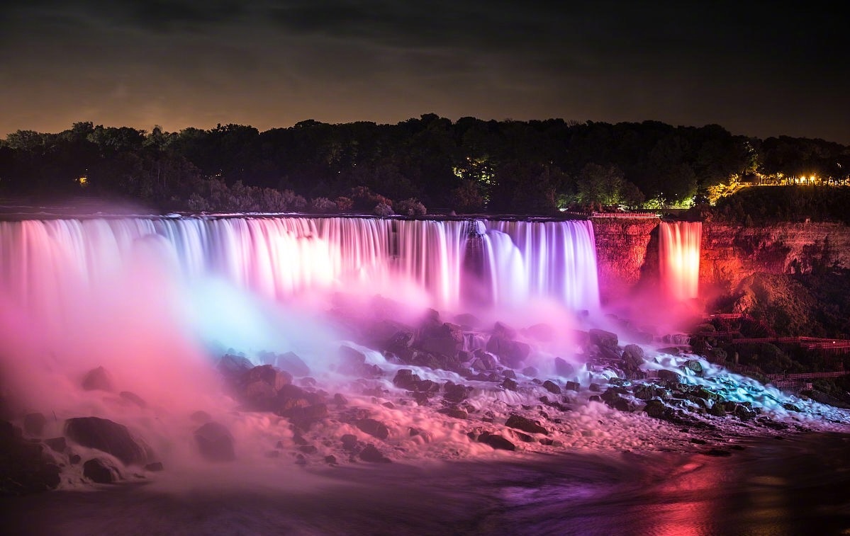 童话中的风景,尼亚加拉大瀑布夜间灯光秀!_高清图集_新浪网