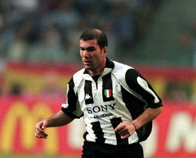 贝利:如果齐达内踢前锋,他也许能和我平起平坐,他的巅峰在尤文