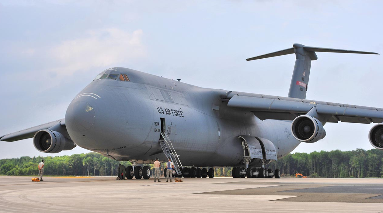 c-5运输机,美军空中运输主力之一,实力强悍!