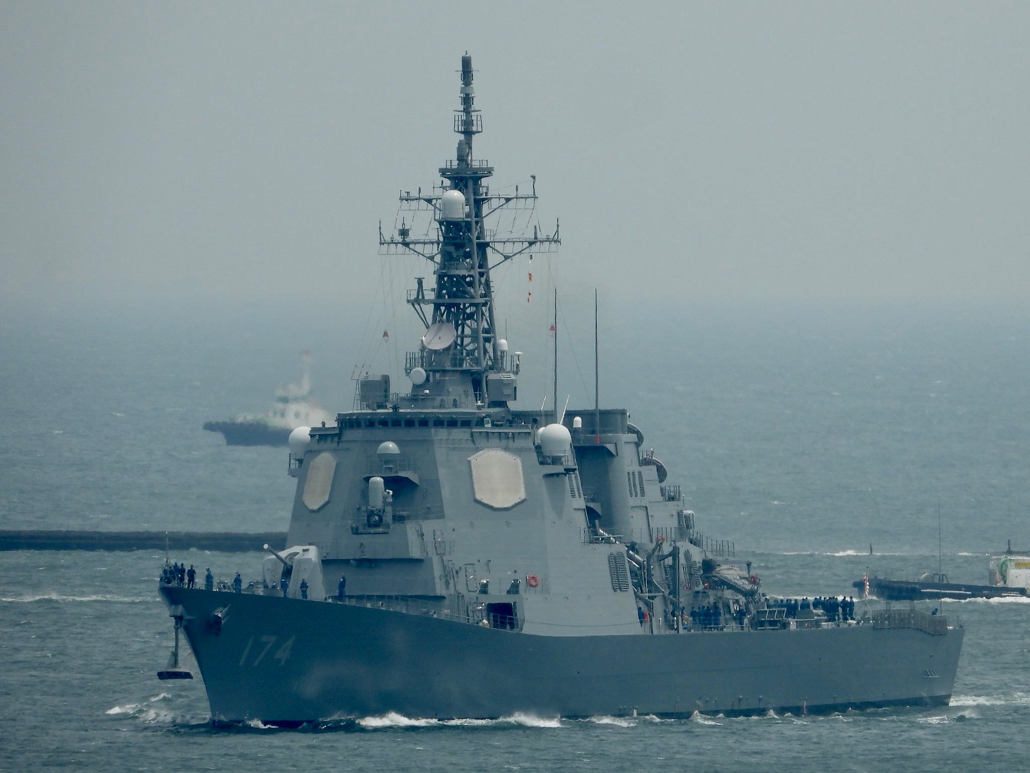 日本海自金刚级雾岛号驱逐舰回港