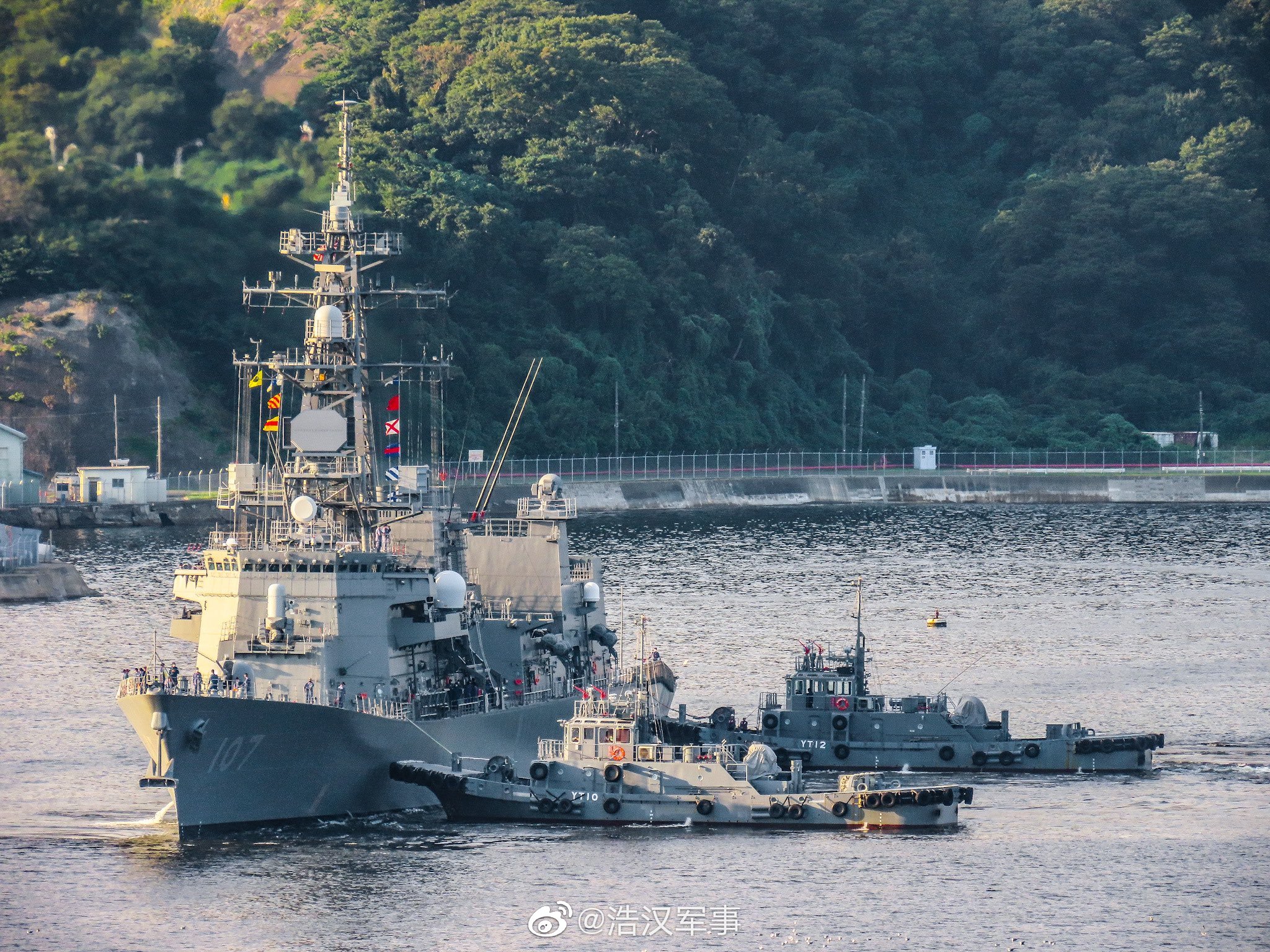 日本海上自卫队“雷”号护卫舰DD-107……__财经头条