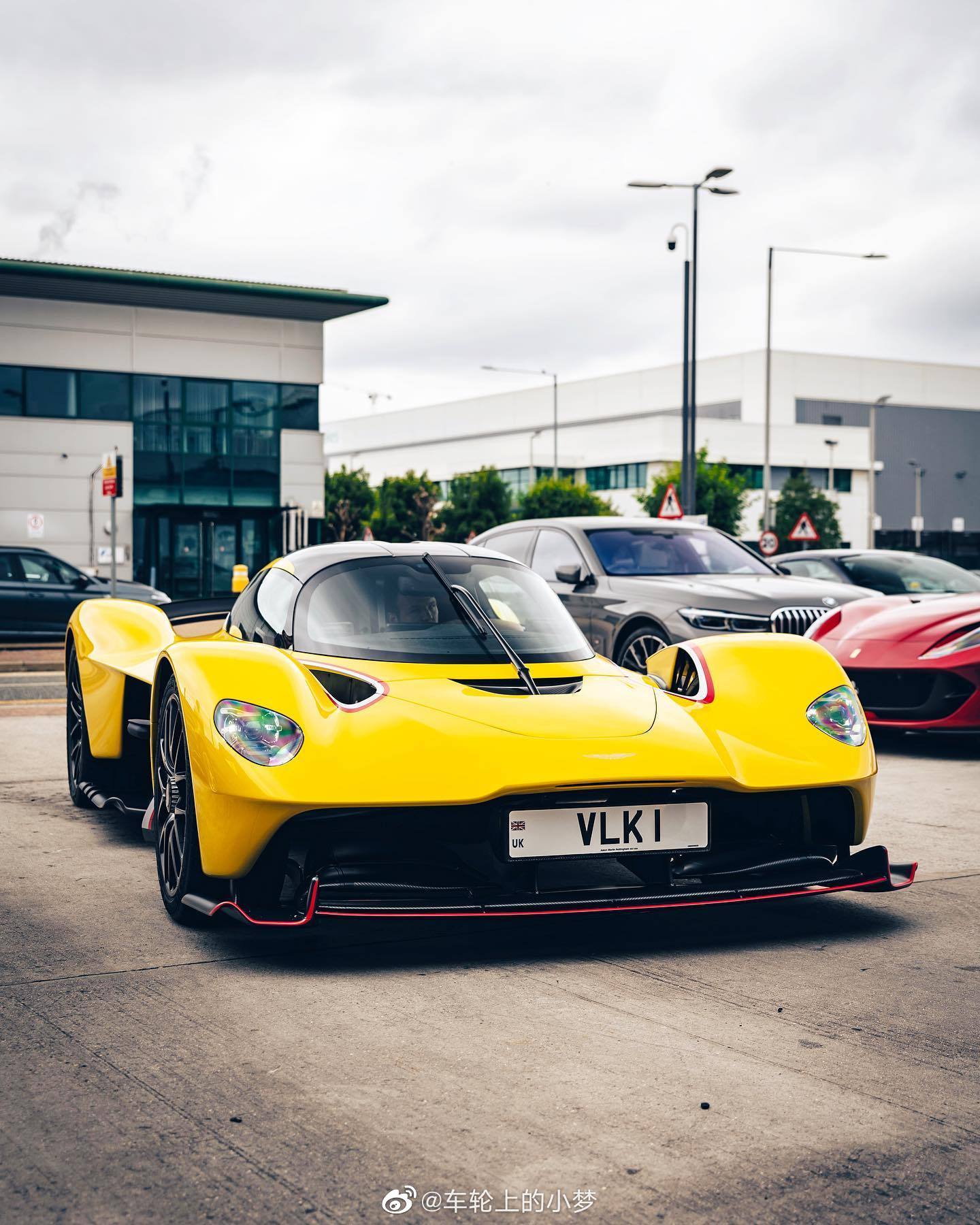 阿斯顿马丁valkyriesunburstyellow配色