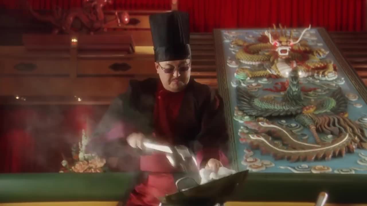 食神大赛决赛唐牛暗算史蒂芬周不成反被泼了一脸热油