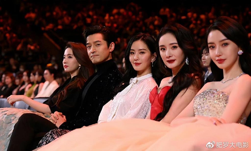 场合二:内娱年度现场,世纪同框和修罗场同在