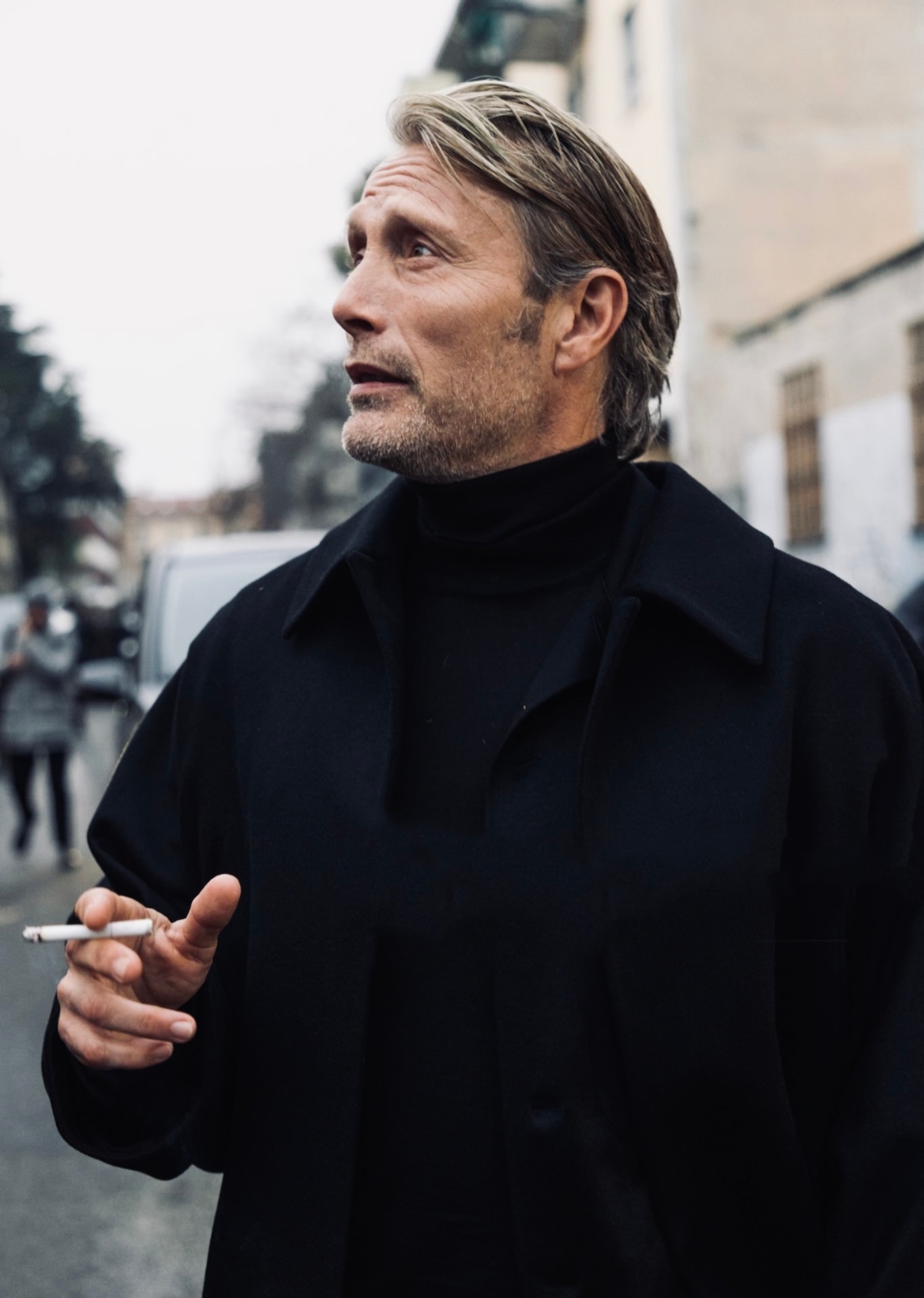 米兰时装周上的麦斯米科尔森麦叔真帅