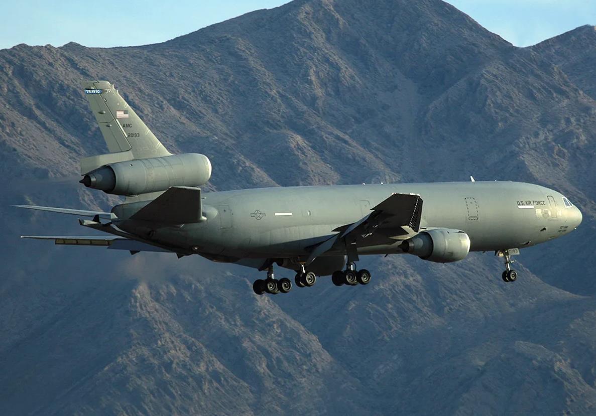 美军kc10加油机,全球同类型中的巨无霸,目前即将退役!
