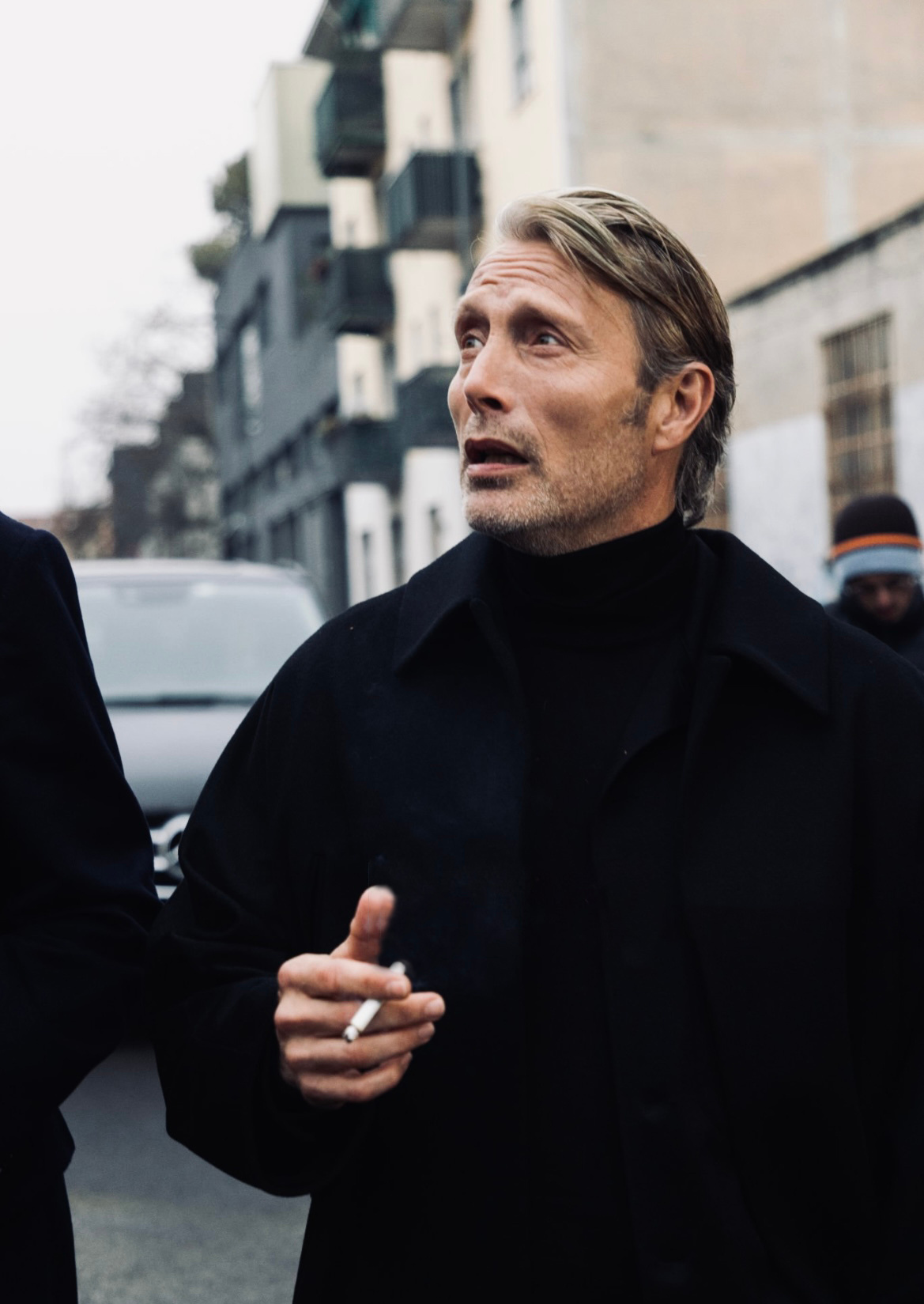 米兰时装周上的麦斯米科尔森麦叔真帅