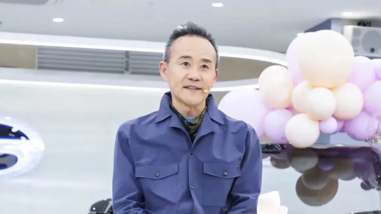 74岁的王石，给“忘年恋”的明星敲响了警钟|田朴珺|冯仑|王江穗|感情|娱乐圈_新浪新闻
