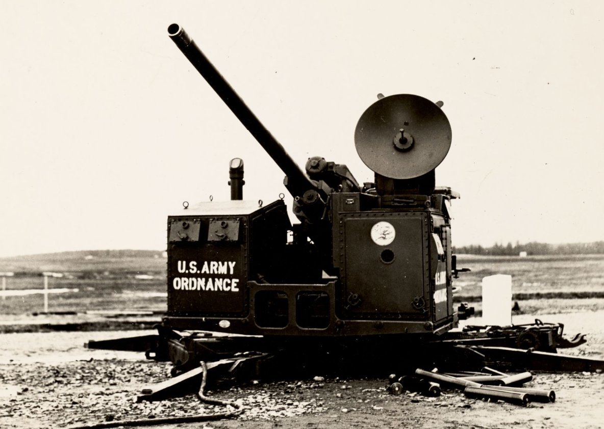 美军于1994年开发研制75毫米高射炮及自动输弹机