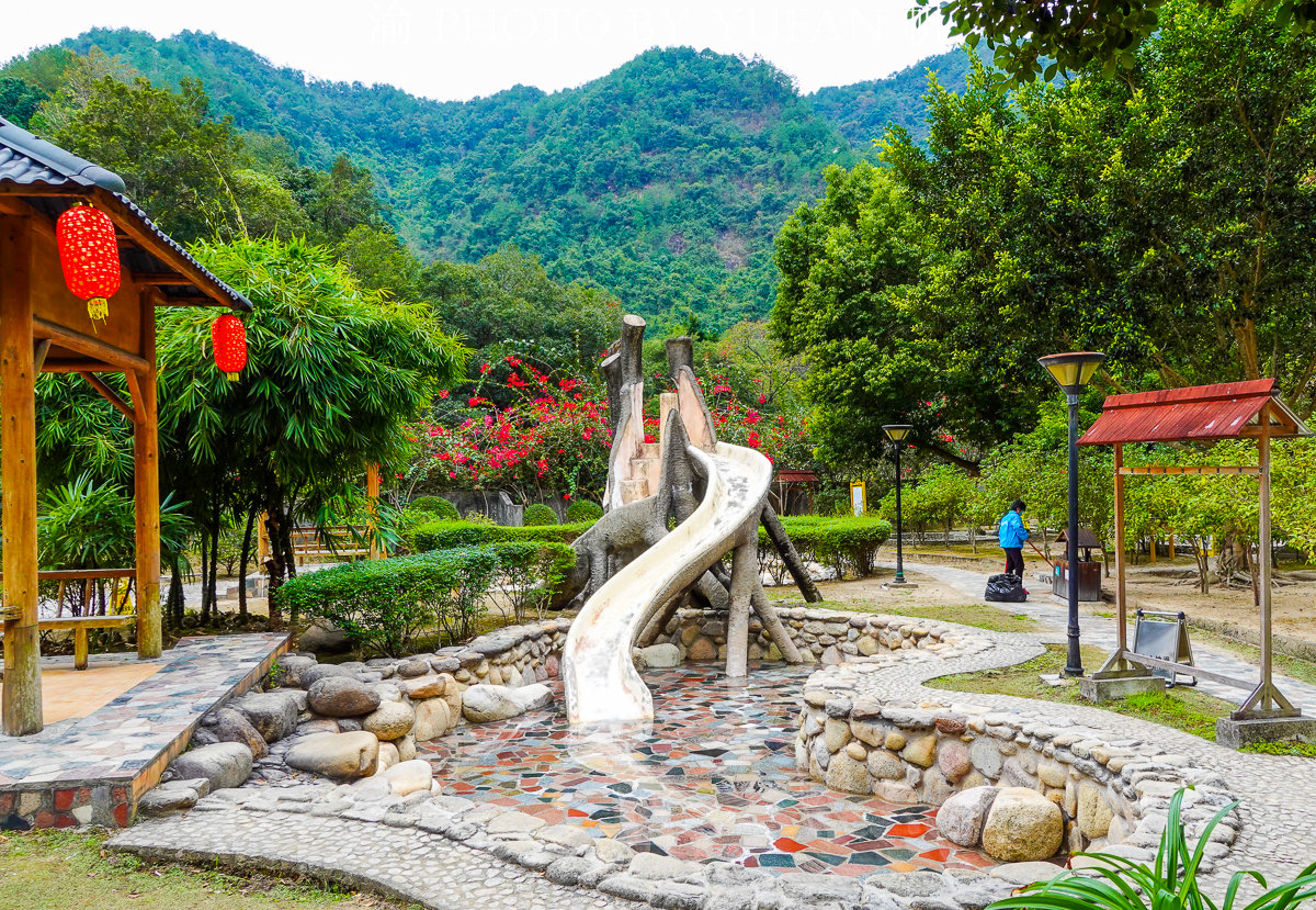 天泉温泉座落于广东第一峰旅游风景区天泉度假村内,采用集百余米深