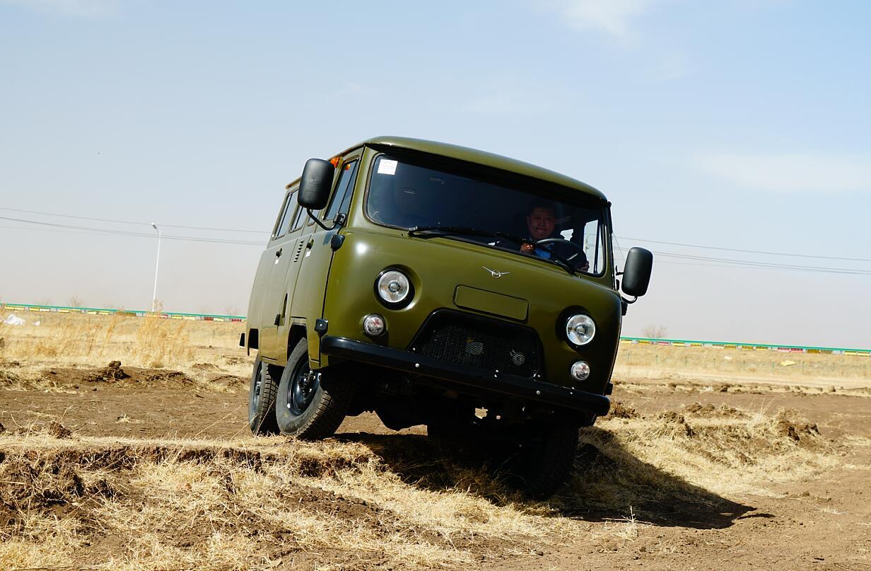 宋楠:综合研判苏军uaz-452型1吨级越野指挥车技战术(3)