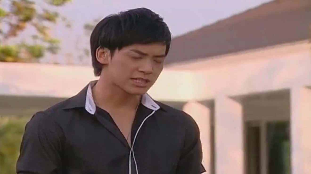 爱在旅途达伟找到阿雅想亲自送她离开不料遭拒绝